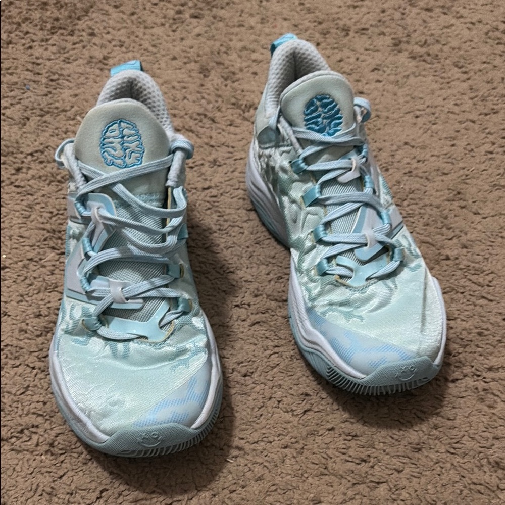 Women’s size 6.5 shoes
